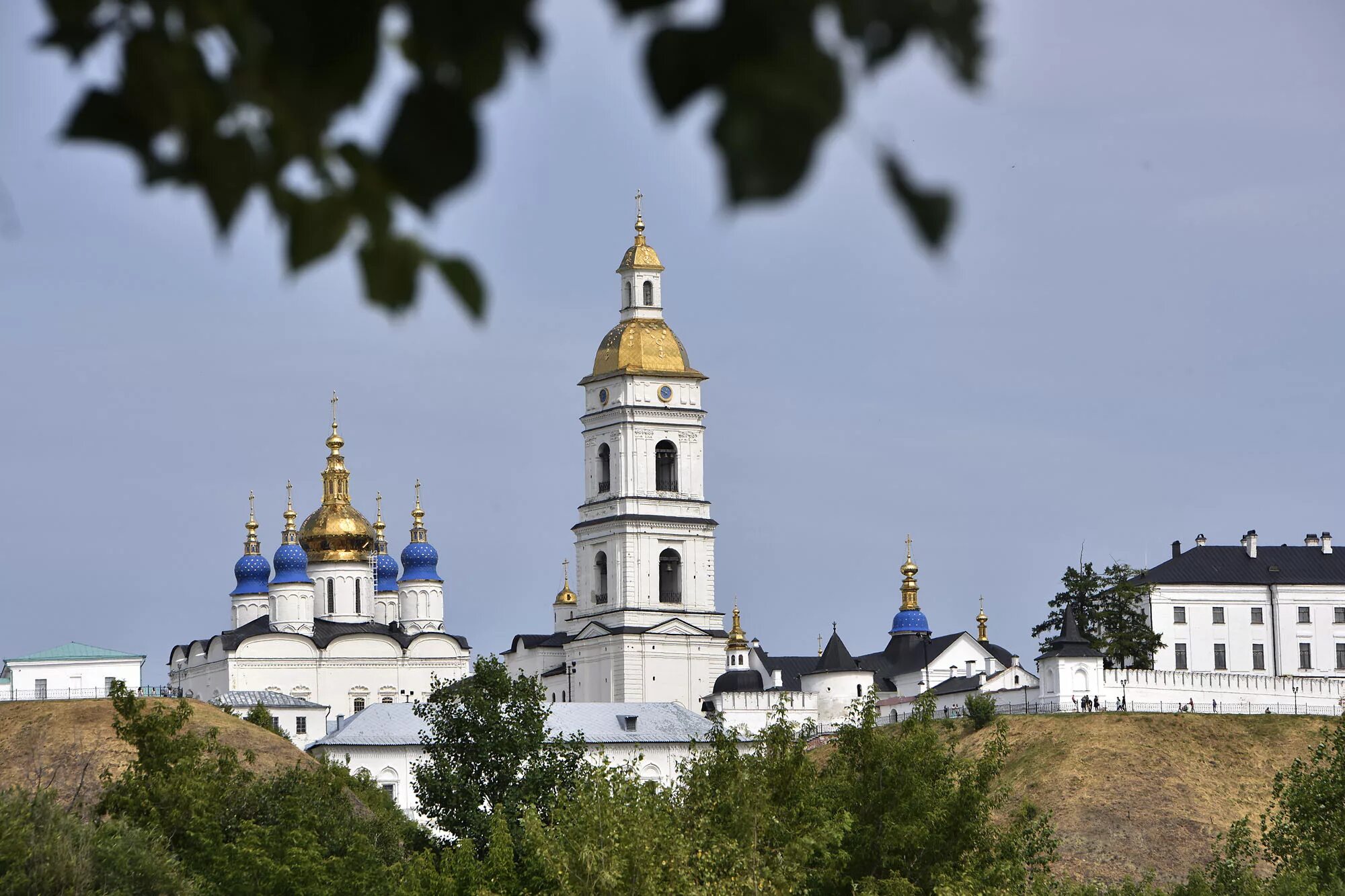 Как называется город тобольск. Тобольск Кремль. Город Тобольск Тобольский Кремль. Тобольский Кремль Тюмень. Подгорная часть города Тобольска.