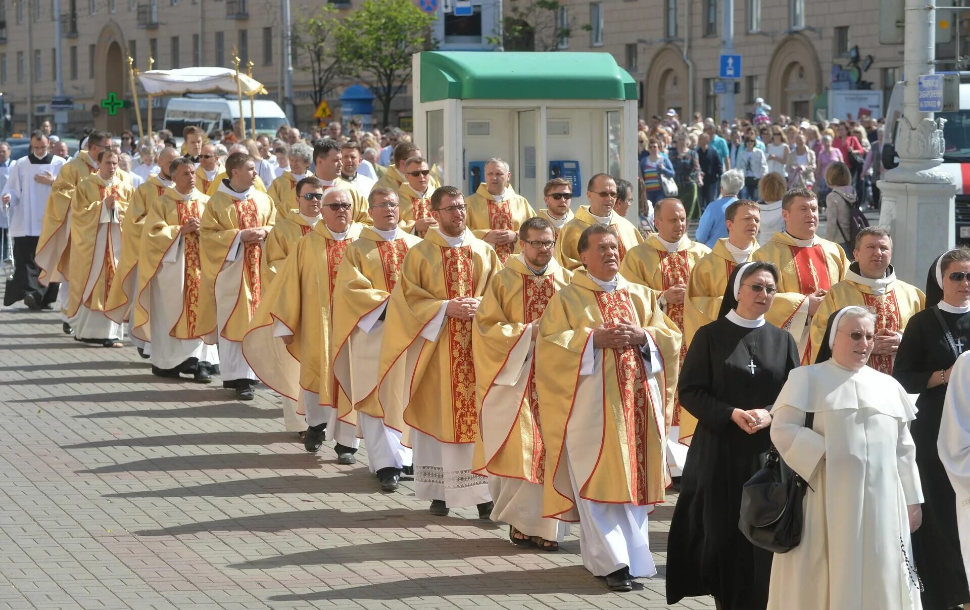 Католический крестный ход. Католики в Беларуси. Белорусские католики. Особенности католических праздников,. Католический праздник православный
