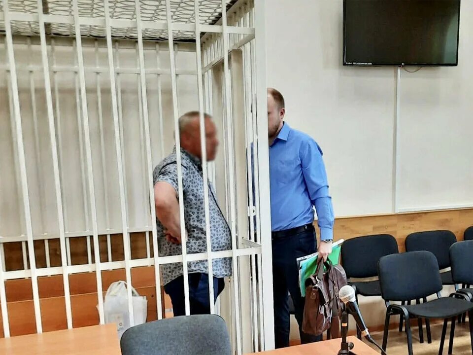 Суд. Под стражу. Заключили под стражу. Арест включая