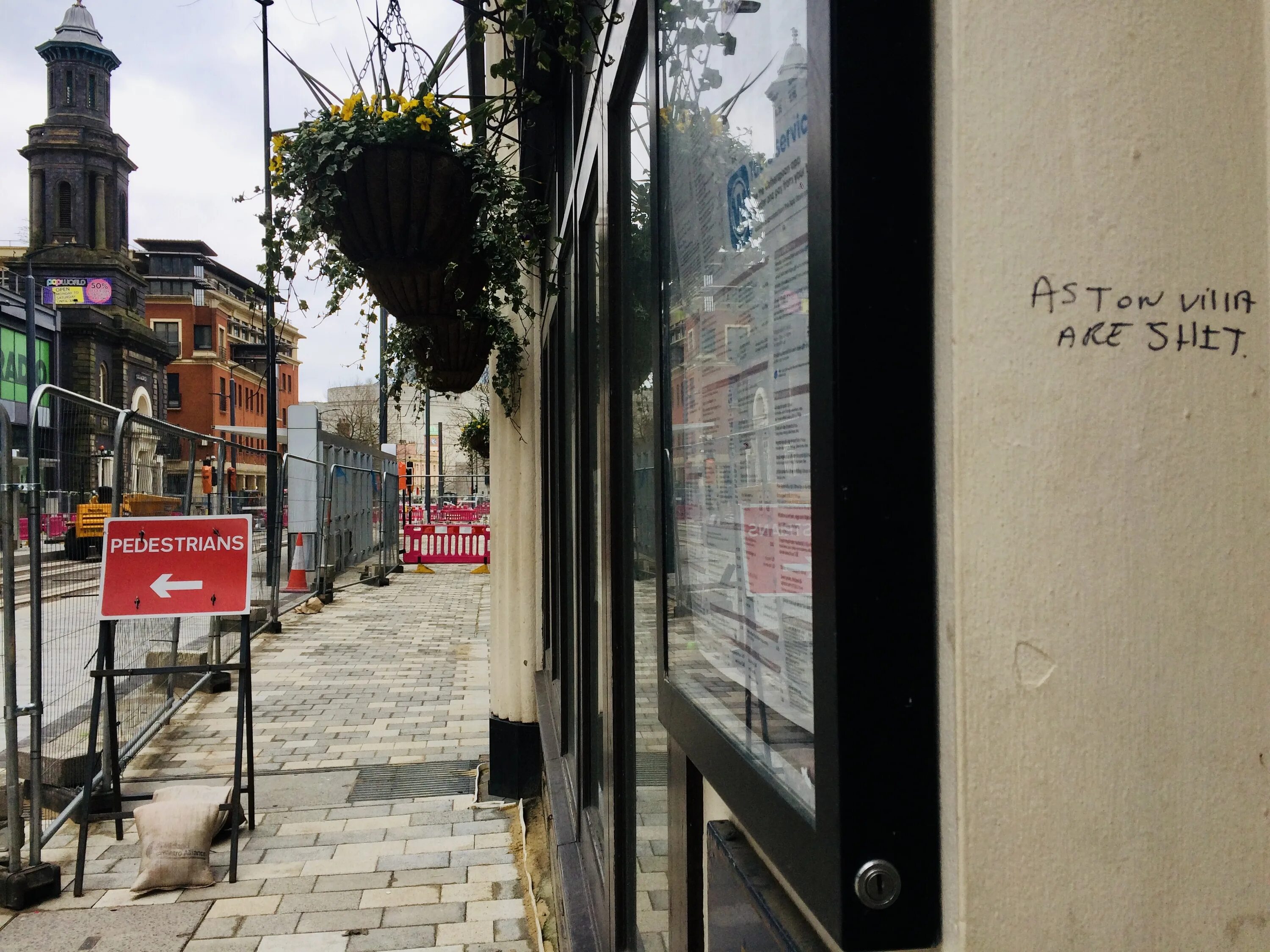 Брод стрит 40 лондон. Broad street. Собака брод-стрит. Broad street. Брод стрит нью йорк.