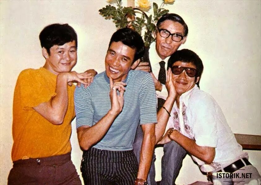 Брюс ли путь воина. Брюс ли фото. Брюс ли фото. Брюс ли путь дракона 1972. Брюс ли.