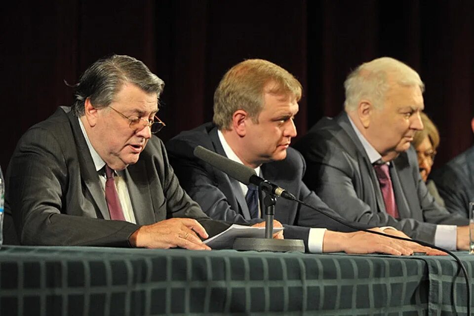 Маскарад без слов спектакль актеры. Прогресс сцена театра сатиры. Спектакль маскарад в театре сатиры. Труппа театра сатирикон. Театр сатиры сбор труппы 2018.