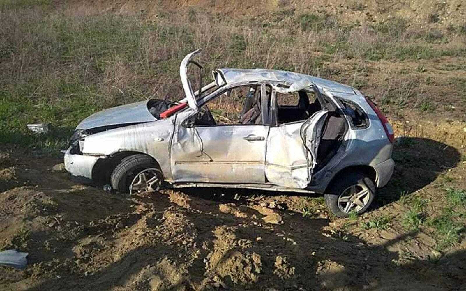 Дтп в башкирии за последние сутки. Авария в башкирии в белокатайском районе. лада калина в кювете. дтп в белокатайском районе. лада калина перевернулась.