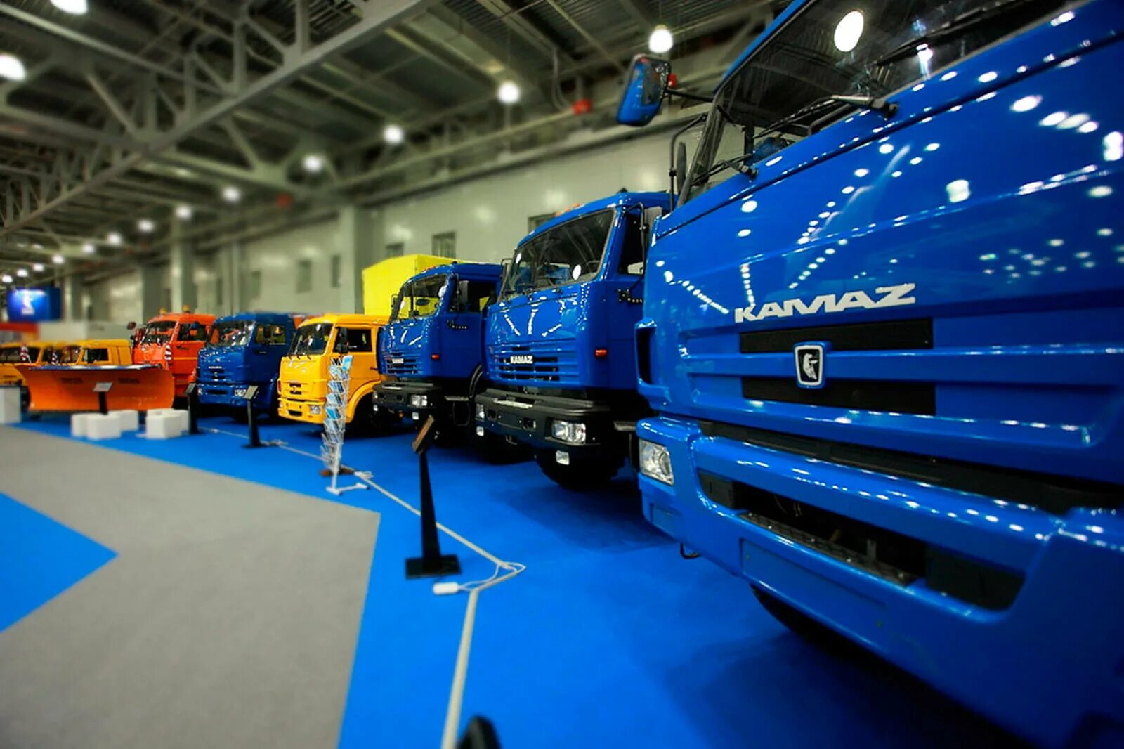 Автозавод камаз набережные челны. Автозавод камаз набережные челны. Завод камаз автомобильный завод ман. Mercedes benz kamaz. Производство большегрузных автомобилей.
