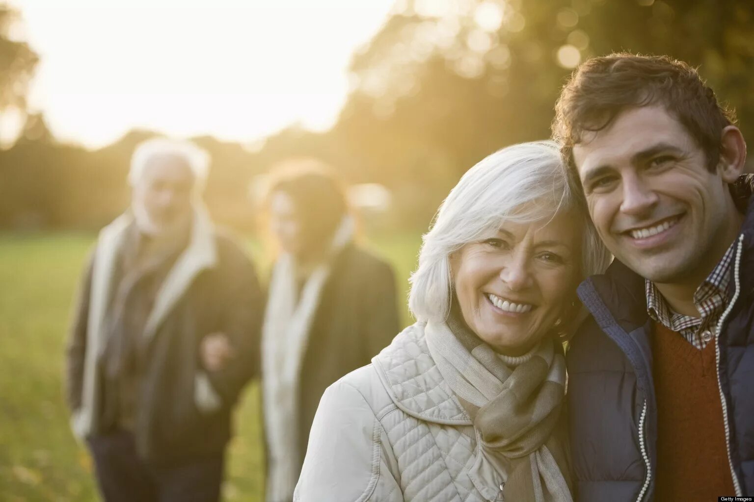 Похвала ребенка. Гордитесь сыном родители. Гордость за детей. Довольные дети с родителями. Гордитесь сыном родители.