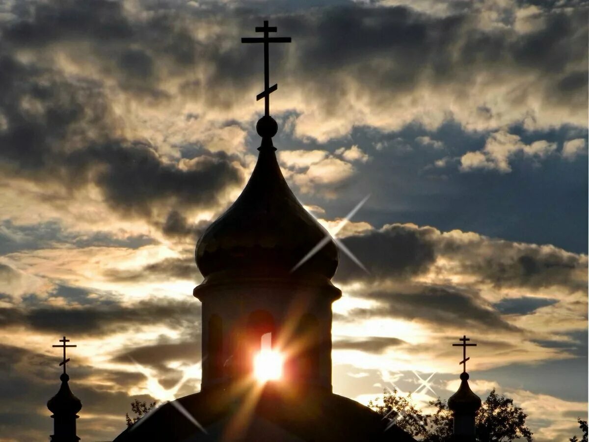 Православная церковь законы. Крест на церкви. Церковь в облаках. Церковь небо.