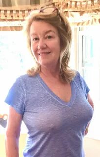 Gilf braless