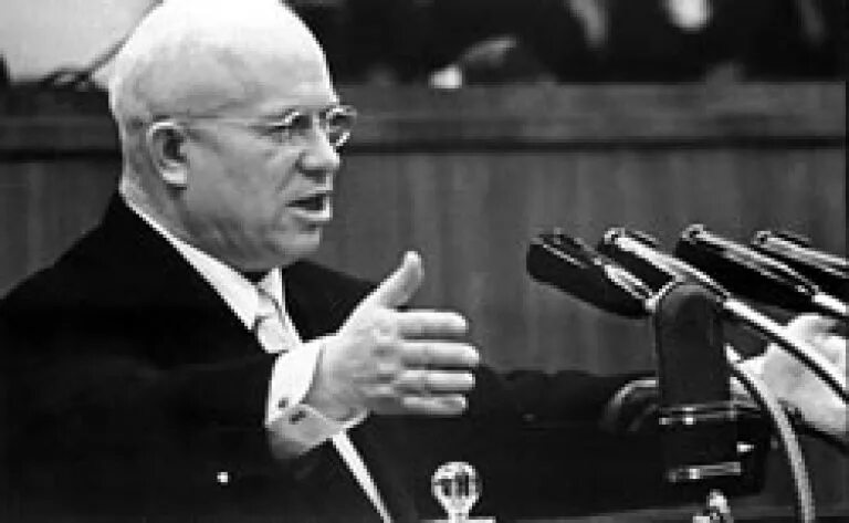 Хрущев на встрече с интеллигенцией в 1963. Хрущев писатель. Хрущев писатель. Вознесенский и хрущев 1963 год. Шолохов и хрущев.