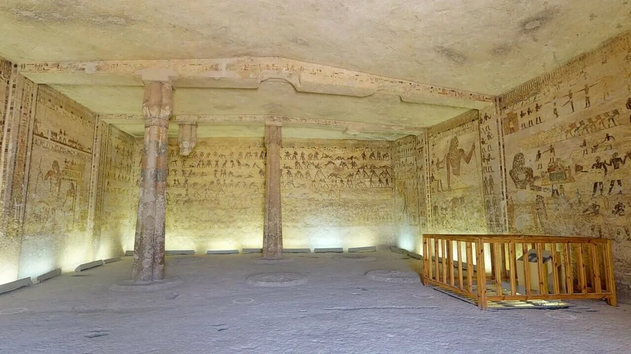 Усыпальница тормов. Гробницы номархов среднего Египта. Гробница Хнумхотепа II. Скальные гробницы номархов среднего Египта. В гробнице Аменемхета в Бени - Хасане.