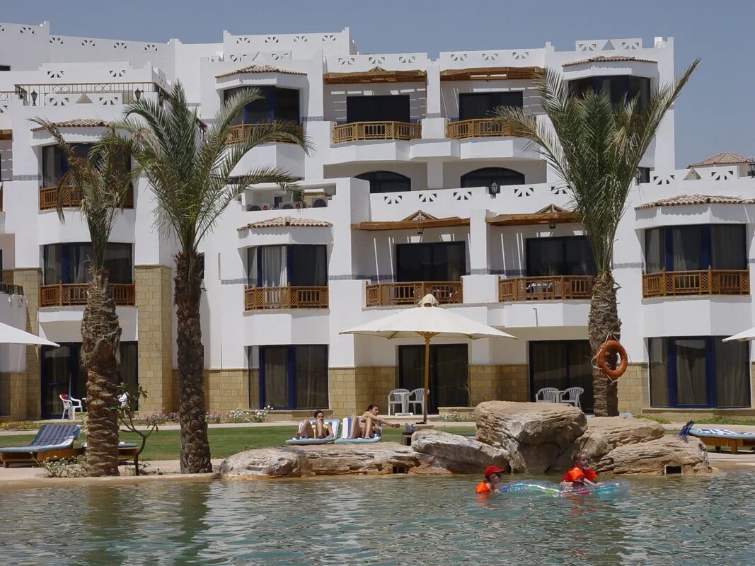 Otium Family Amphoras Beach Resort. Holiday Inn Amphoras 4 Шарм-Эль-Шейх. Amphoras Beach Hotel 5*. Амфорас Бич Шарм-Эль-Шейх 5.