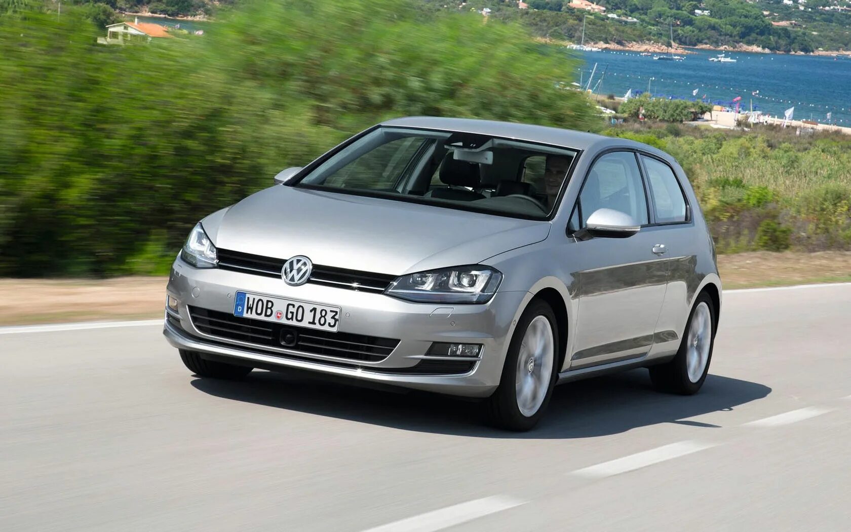 Гольф 7 золотистый. Volkswagen гольф 7. Гольф 7 1. Volkswagen golf 7 поколение. Vw golf 7.