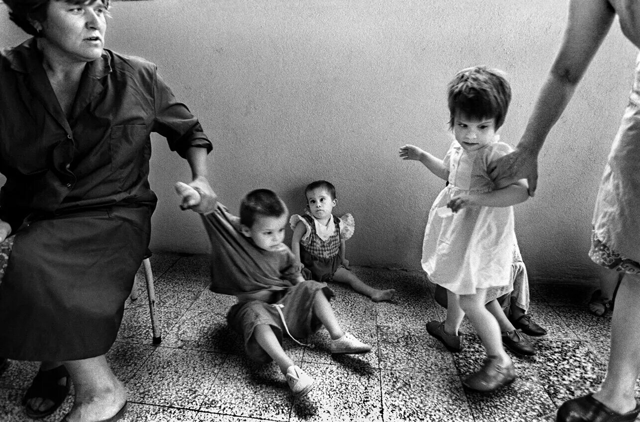 психически больные дети. психиатрические больницы сербии 1. психиатрическая больница. интернат для детей. психиатрические больницы сербии 1.