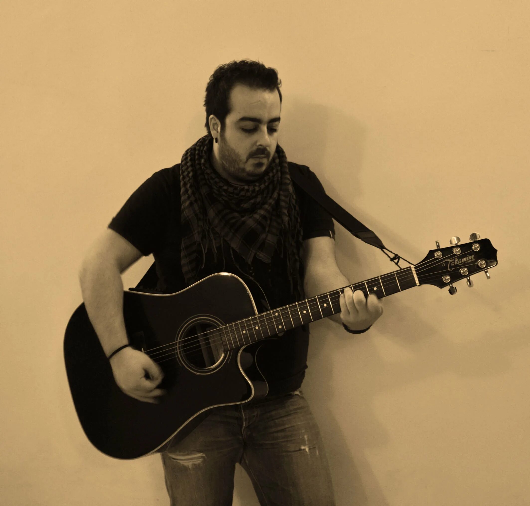 Andre soueid биография. Никос банд. Никос вертис фото. Войс войс войс песня. Nikos band mp3.