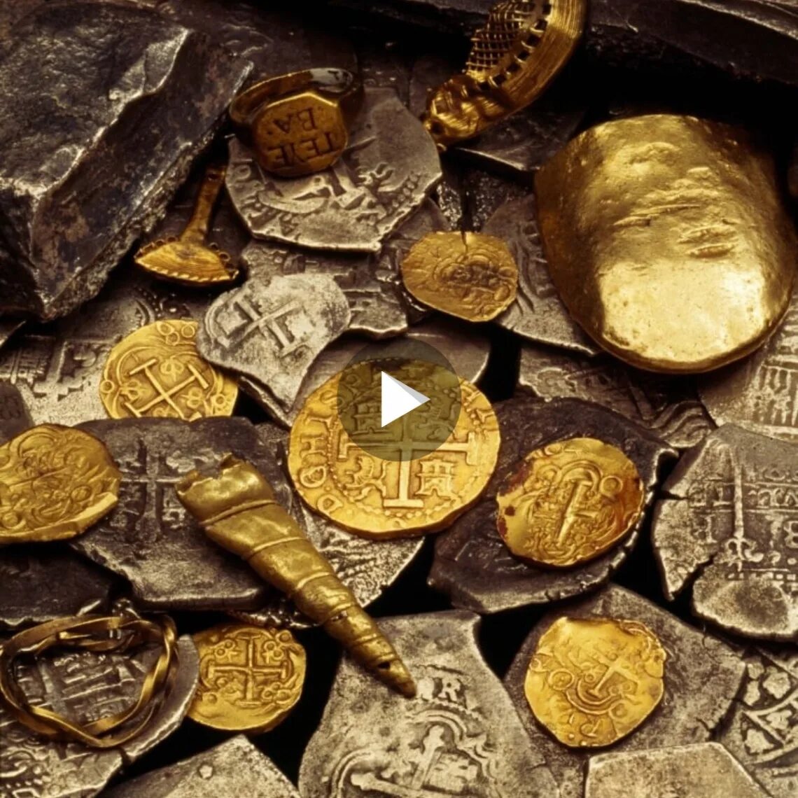 Золото и старина. Нуэстра сеньора де Аточа. Золотые монеты клад пираты. Пиратское золото. Золото сокровища.