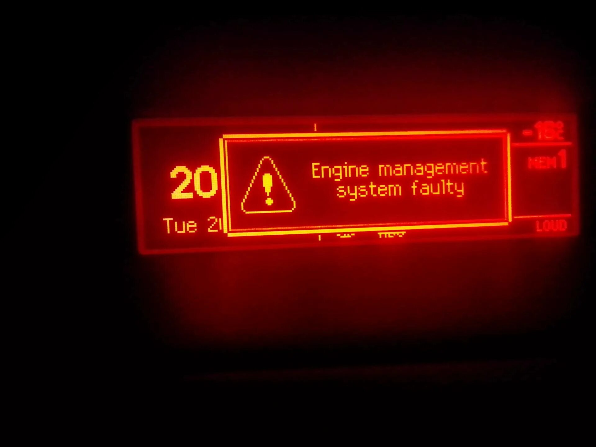Engine fault на русском. Eng man system faulty пежо 308. peugeot 308 engine fault. ошибка пежо 308 engine management system faulty. engine management system faulty пежо 308.