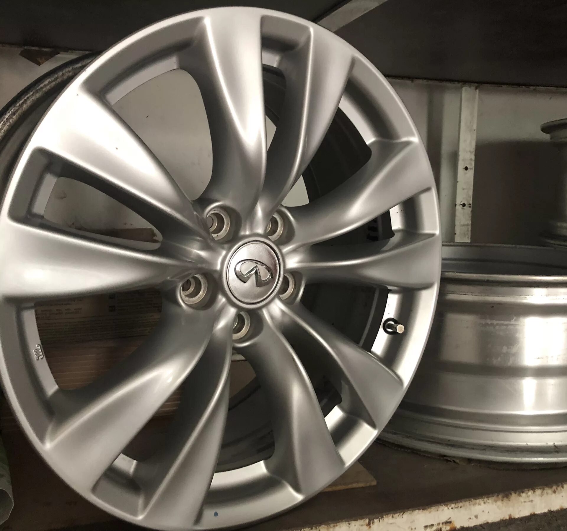 Оригинальные диски инфинити. Диски r20 инфинити fx35 реплика. Диски инфинити r18 оригинал. Диски на инфинити qx80. Диски инфинити r18 оригинал.