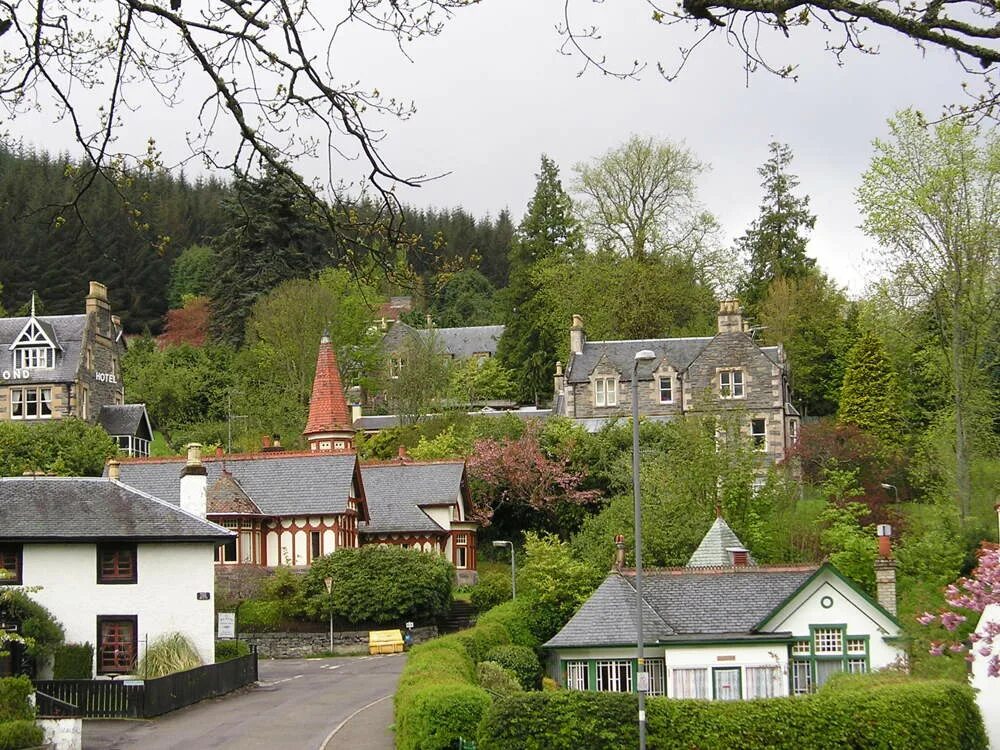 Quiet village. Деревня Лиес. Деревня local quiet Village. Strathpeffer.