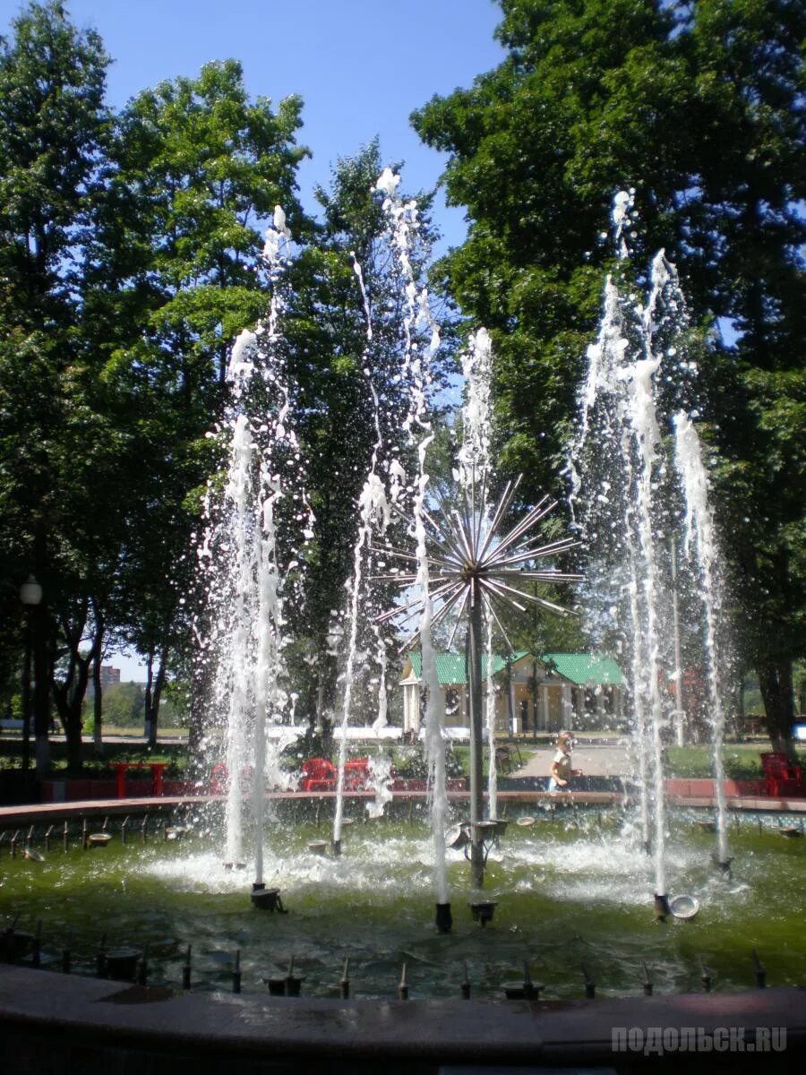 Подольск достопримечательности города. Парк талалихина подольск фонтан. фонтан в подольске на родине. подольск фонтан на улице кирова.