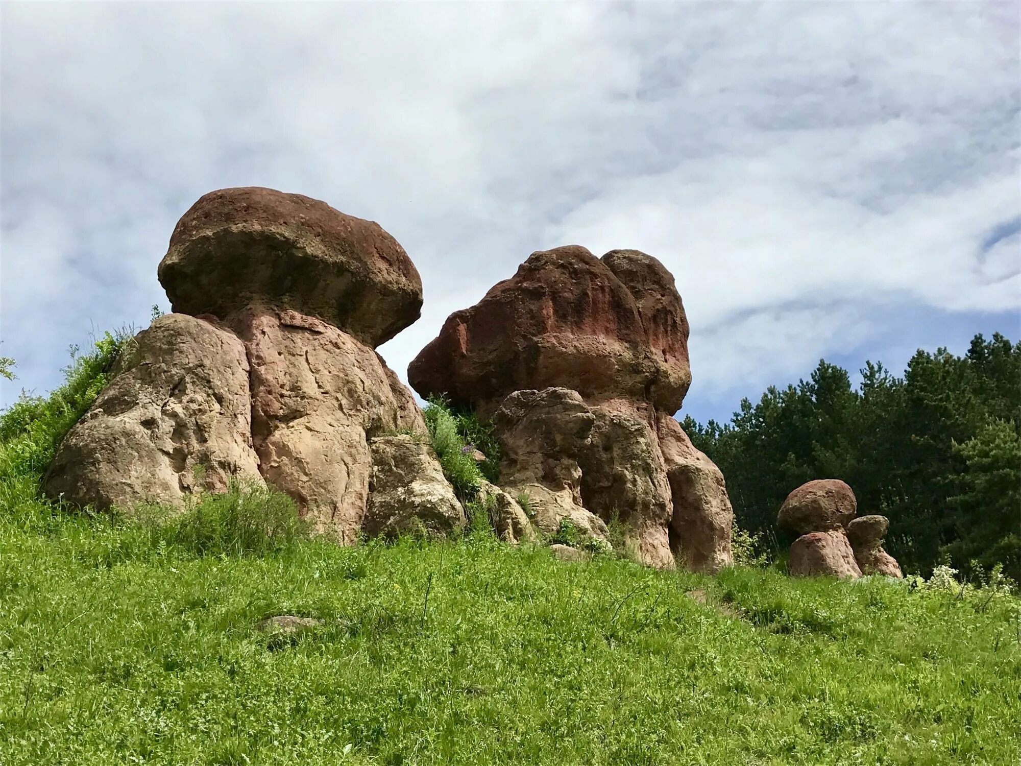 Каменные грибы Кисловодск. Красные грибы Кисловодск. Сотера каменные грибы. Камни грибы в Кисловодске. Природные достопримечательности оренбургской области