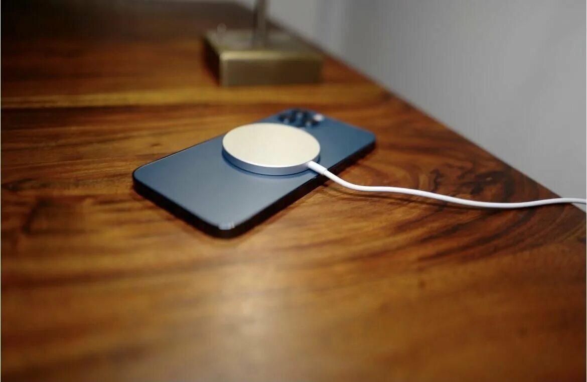 Беспроводная аппле. Magsafe iphone 12. magsafe беспроводная зарядка для iphone. magsafe iphone 12 pro max. беспроводная зарядка для iphone 12 magsafe.