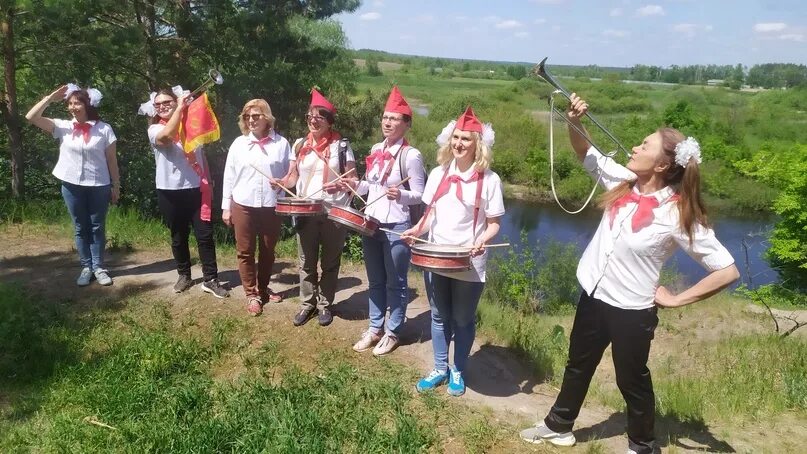 Лето в пионерском 18 глава. Пионеры в походе. Пионерское лето. Лето в Пионерском галстуке.