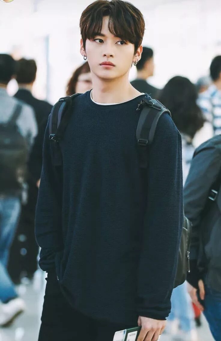 Минхо stray kids в полный рост. Минхо рост. Минхо stray kids 2021. Минхо рост. Минхо рост.