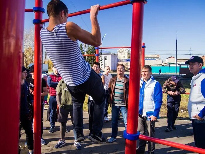 Самое большое количество подтягиваний в мире. Турнир по подтягиванию звание. Победители по подтягиванию.