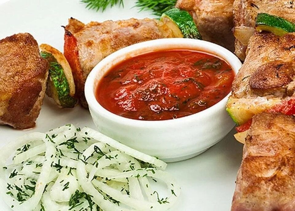 Соус к шашлыку. Соус шашлычный сацебели. сацебели и шашлык. соус к шашлыку сацебели. соус томатный для шашлыка.
