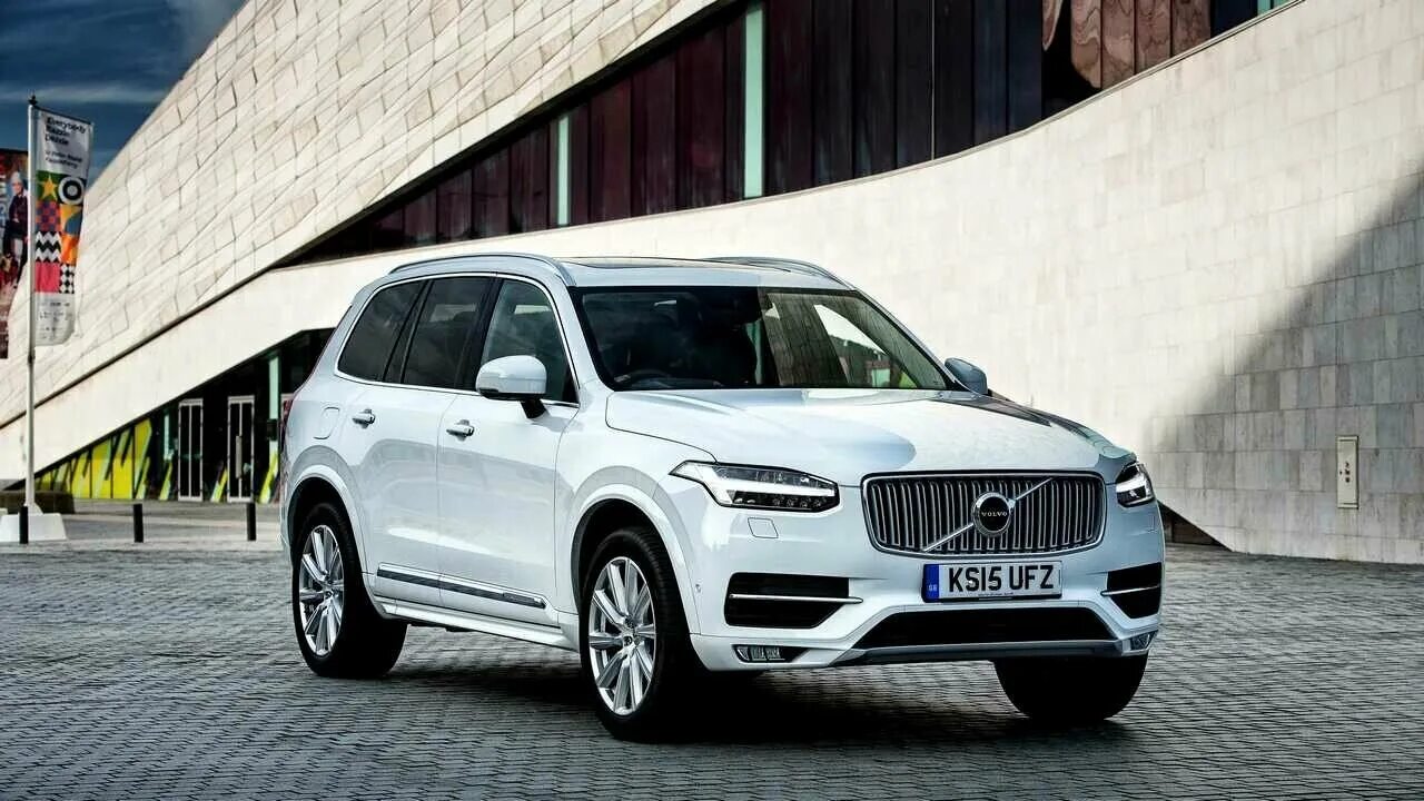 Купить новый Volvo XC90 II Рестайлинг 1 2.0 AT (249 л.с.) 4WD бензин автомат в С