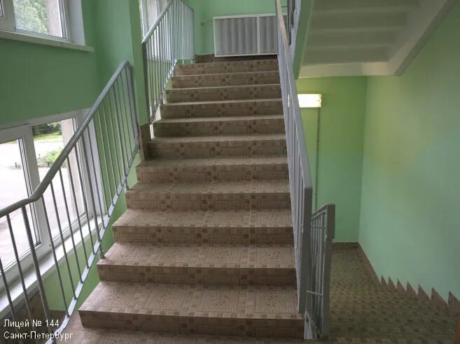 Лицей 1535 москва внутри. Лицей изнутри. Новая школа в арт сити казань. Лицей 111. Лицей 1 киселевск учителя.