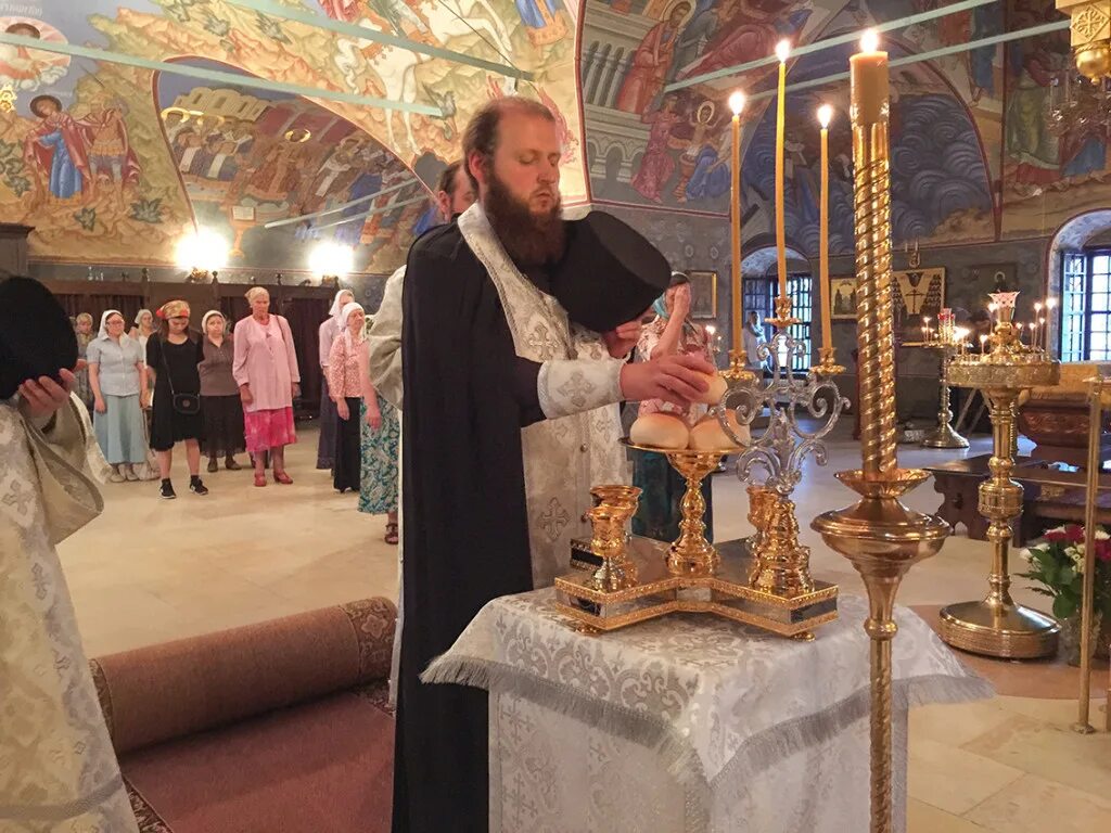 Что такое лития в православии простым. Лития богослужение. лития на всенощном бдении. лития церковь. хлеб на всенощном бдении.