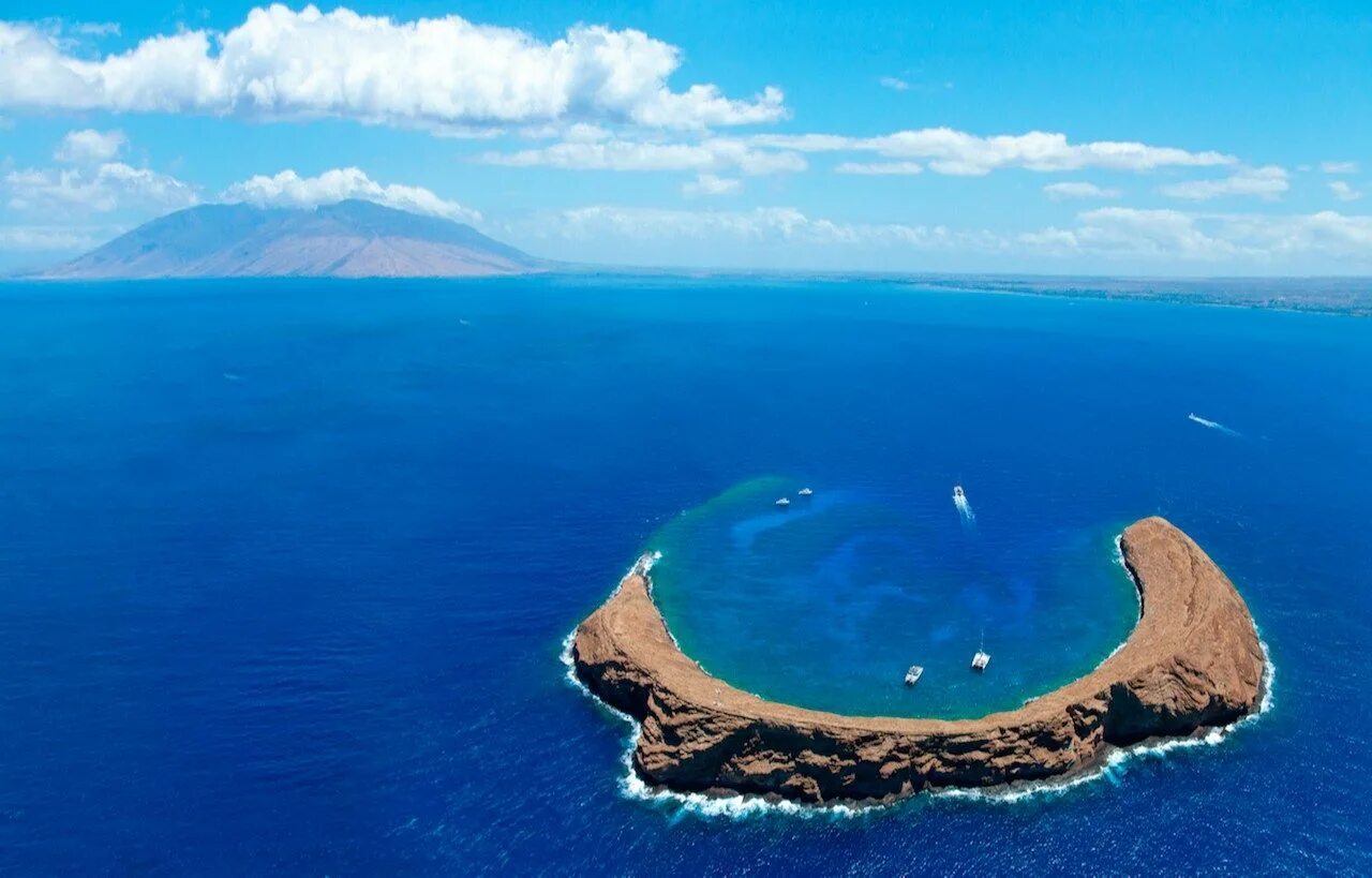 Остров хане. Гавайские острова Мауи. Остров Мауи Гавайи США. Молокини остров. Молокини Гавайи.