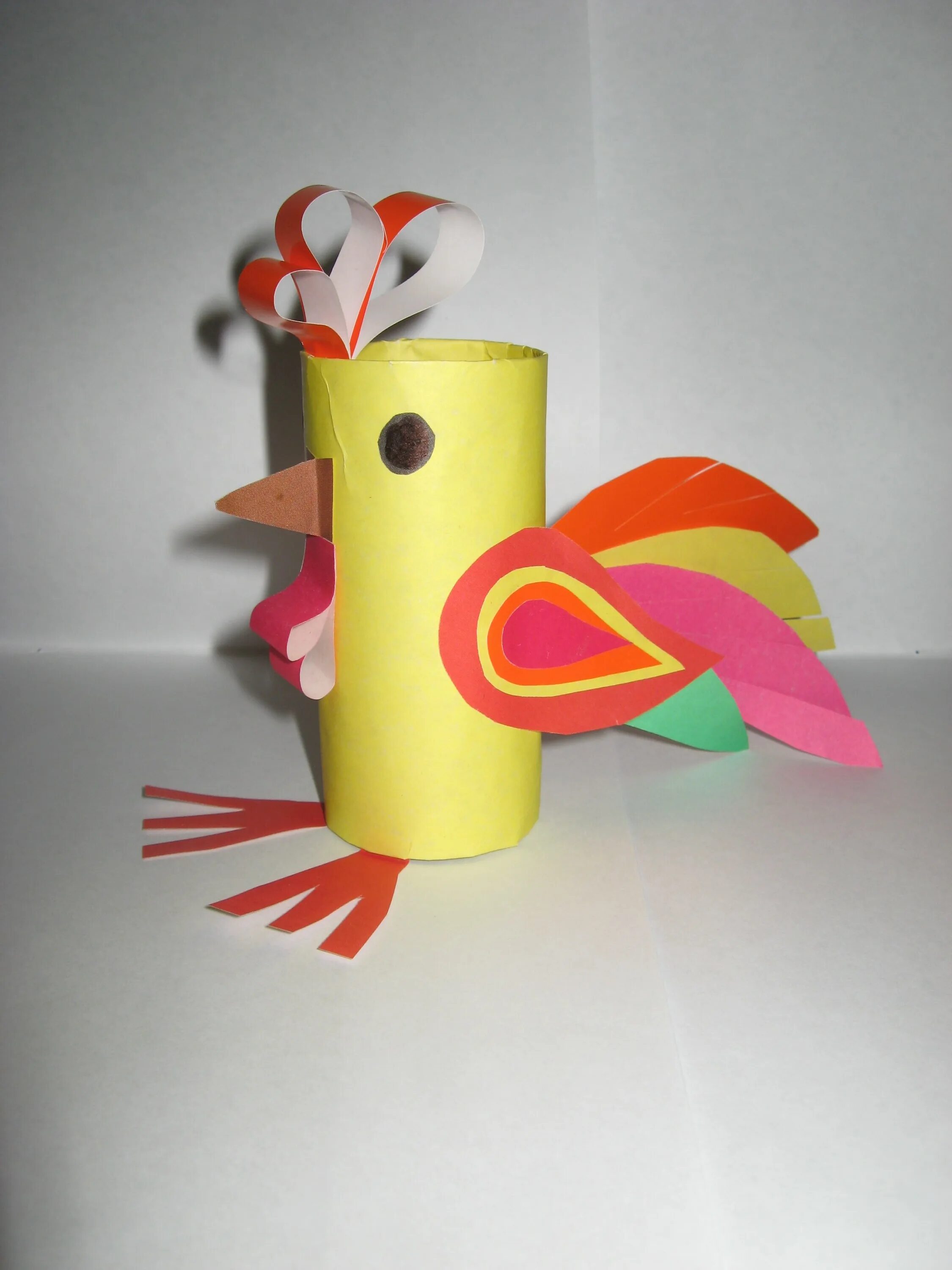 домик из туалетных втулок. поделки из бумаги. поделки из туалетных втулок. игрушки из рулончиков от туалетной бумаги. поделки из втулок.