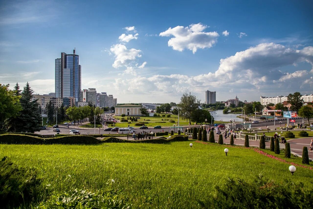 Почему города чистые. Минск чистый город. Чистые улицы Минска. Белоруссия Минск. Белоруссия лето Минск.