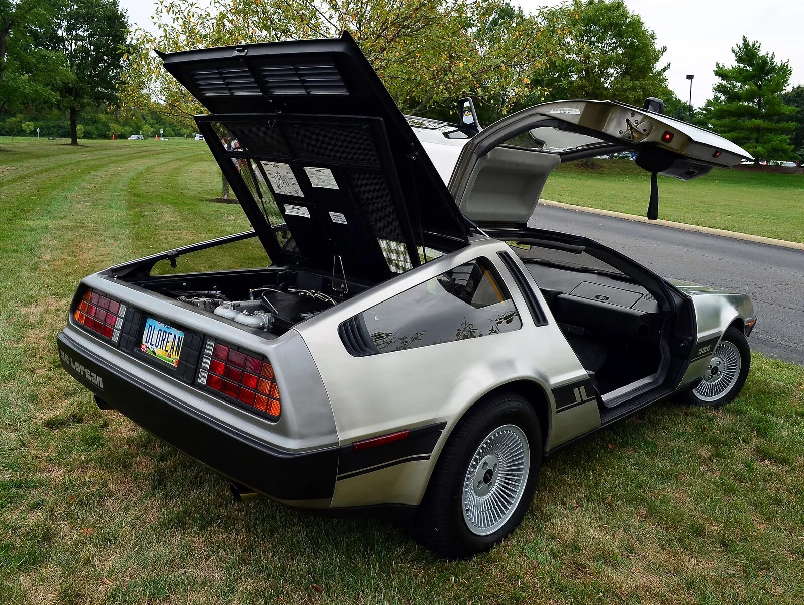 Delorean dmc-12. де лореан dmc-12. Dmc delorean. машина делориан дмс 12. Dmc 12.