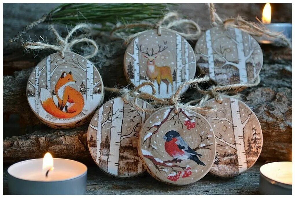 декорирование деревянных заготовок. сердечко в технике декупаж. новогодний декор деревянных заготовок. елочные игрушки на деревянных спилах. декупаж деревянных елочных игрушек.