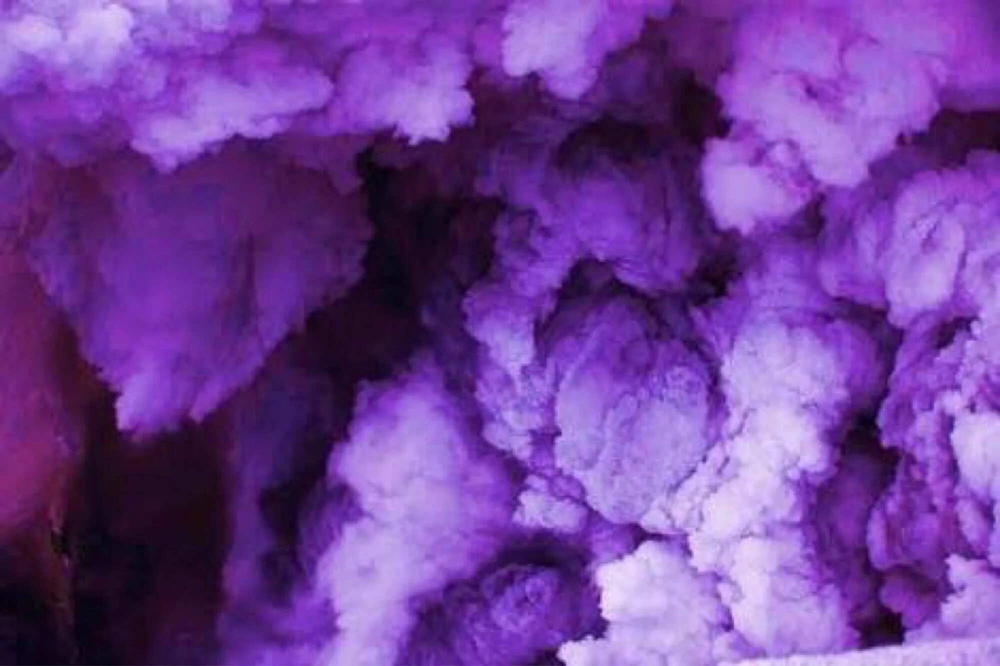 Густой дым. Пурпурный дым. Фиолетовый дым фон. Дым Эстетика.