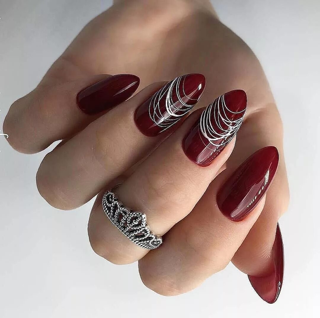 Яркий маникюр. Красные ногти дизайн новинки. Маникюр с красным цветом. Дизайн ногтей новинки оригинальный красные. Необычный оригинальный маникюр красный.