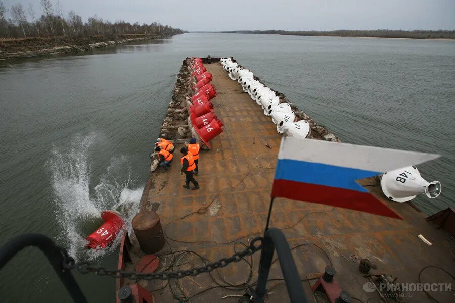 Река Обь судоходство. Буй Речной. Бакен судоходный. Буи на реке. 8 бакен рыбинское