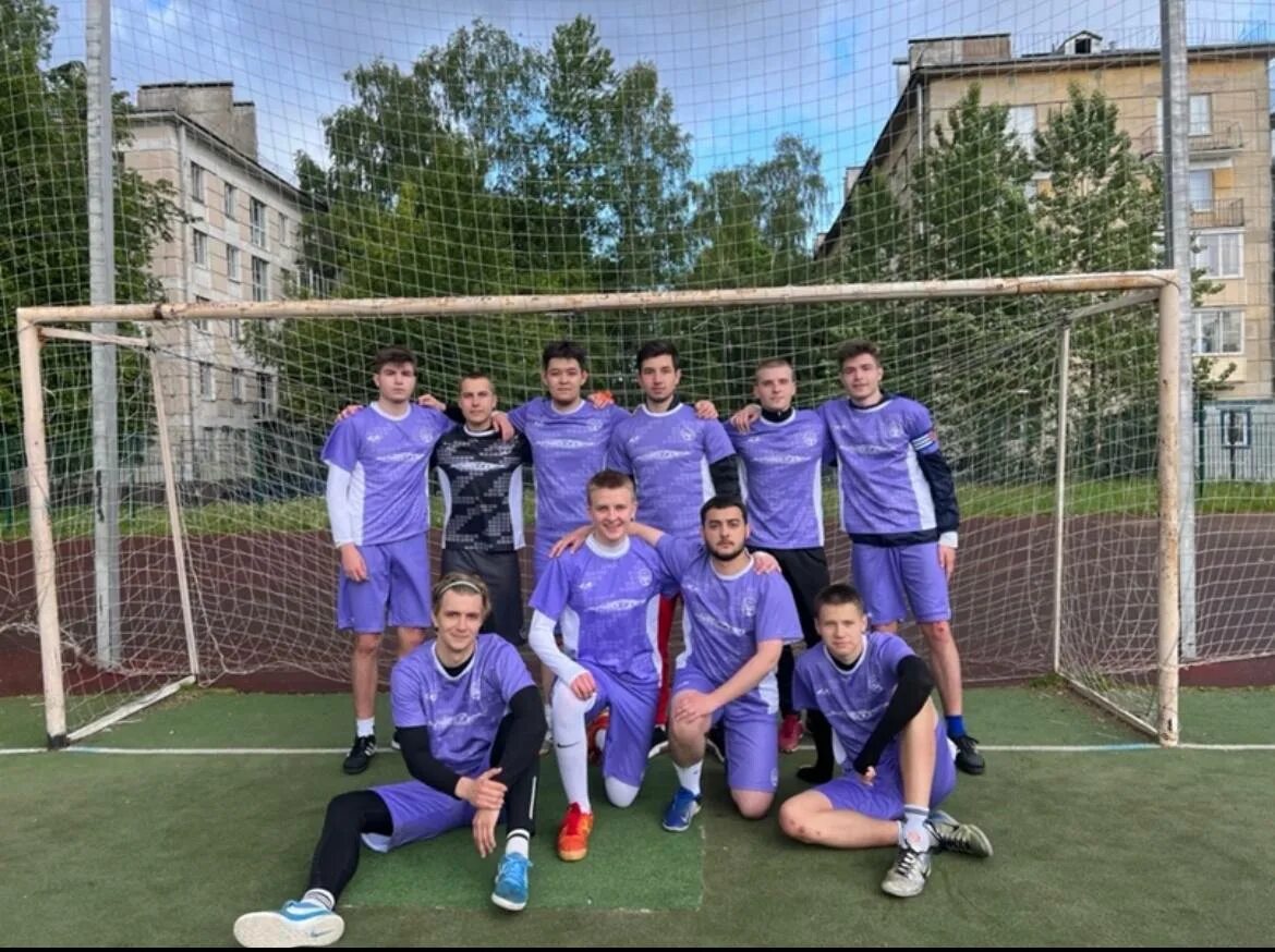 Футбольная команда дружина. Перед началом футбольного матча. Перед началом матча по футболу. Футбольная команда девочек в россии. Фкл футбольная команда.