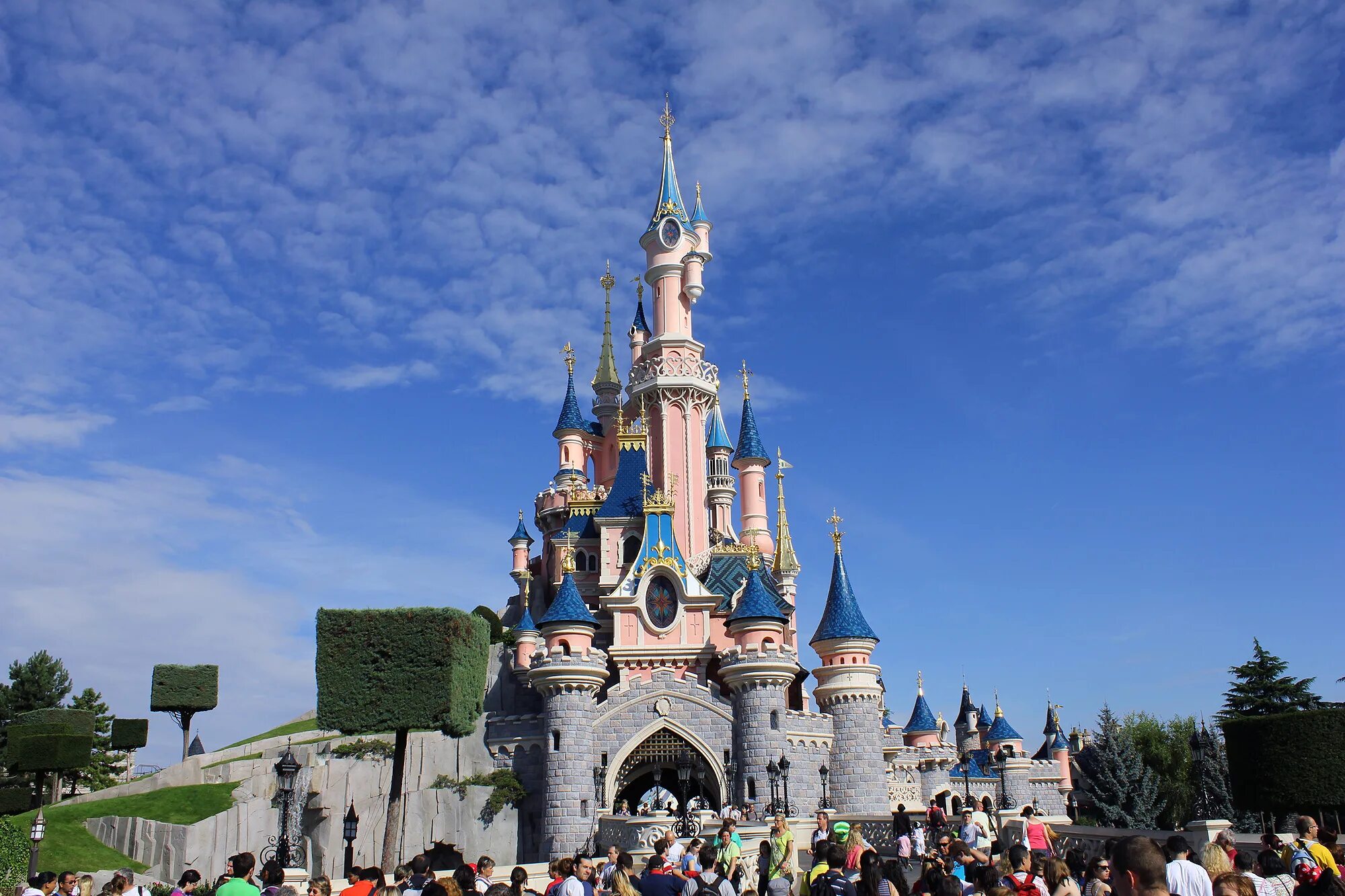 Диснейленд материк. Диснейленд Париж Disneyland Paris. Парижский Диснейленд замок спящей красавицы. Парк Уолт Дисней в Париже. Диснейленд Париж Диснейленд парк.