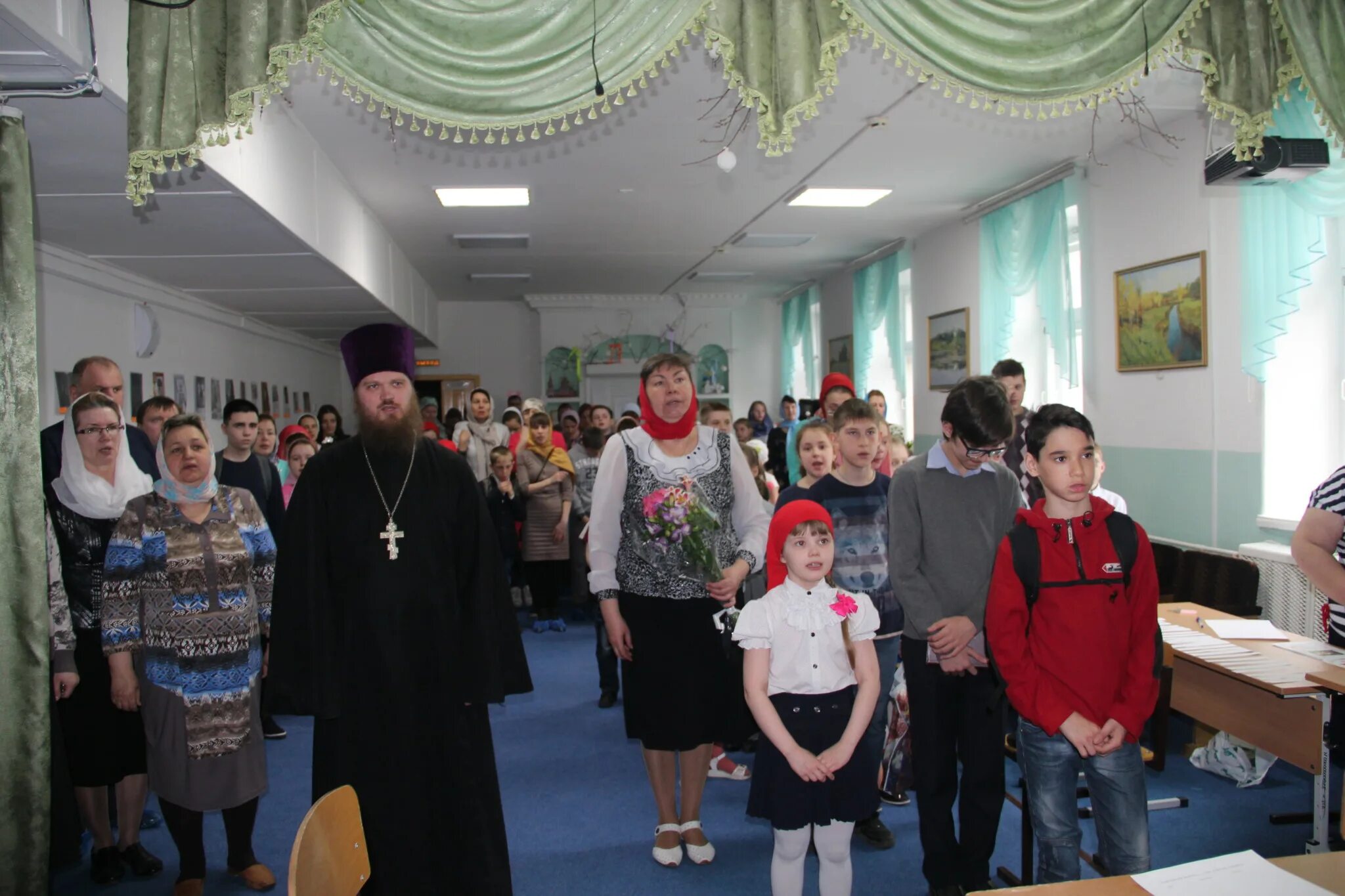 Сайт храма рождества христова нижневартовск. Сайт храма рождества христова нижневартовск. Храм рождества христова в нижневартовске зима. Храм рождества христово город нижневартовска. Храм рождество христово нижневартовск клирики 1999.