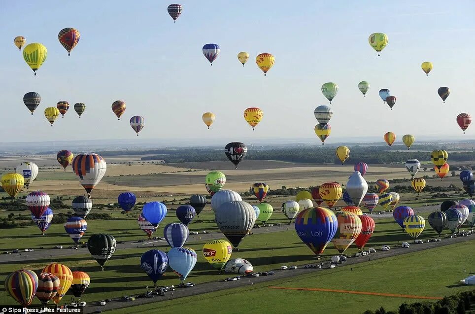 Где есть воздушные шары. Воздухоплавание Переславль Залесский. Фестиваль воздушных шаров. Воздушные шары воздухоплавание. Шары воздушные в воздухе.