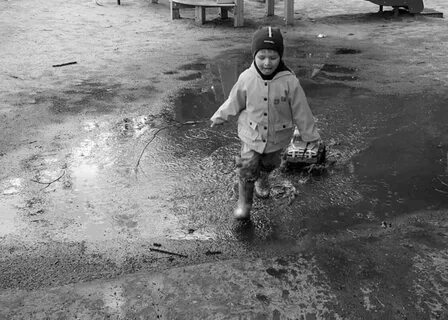 В меня стреляли и в лужу