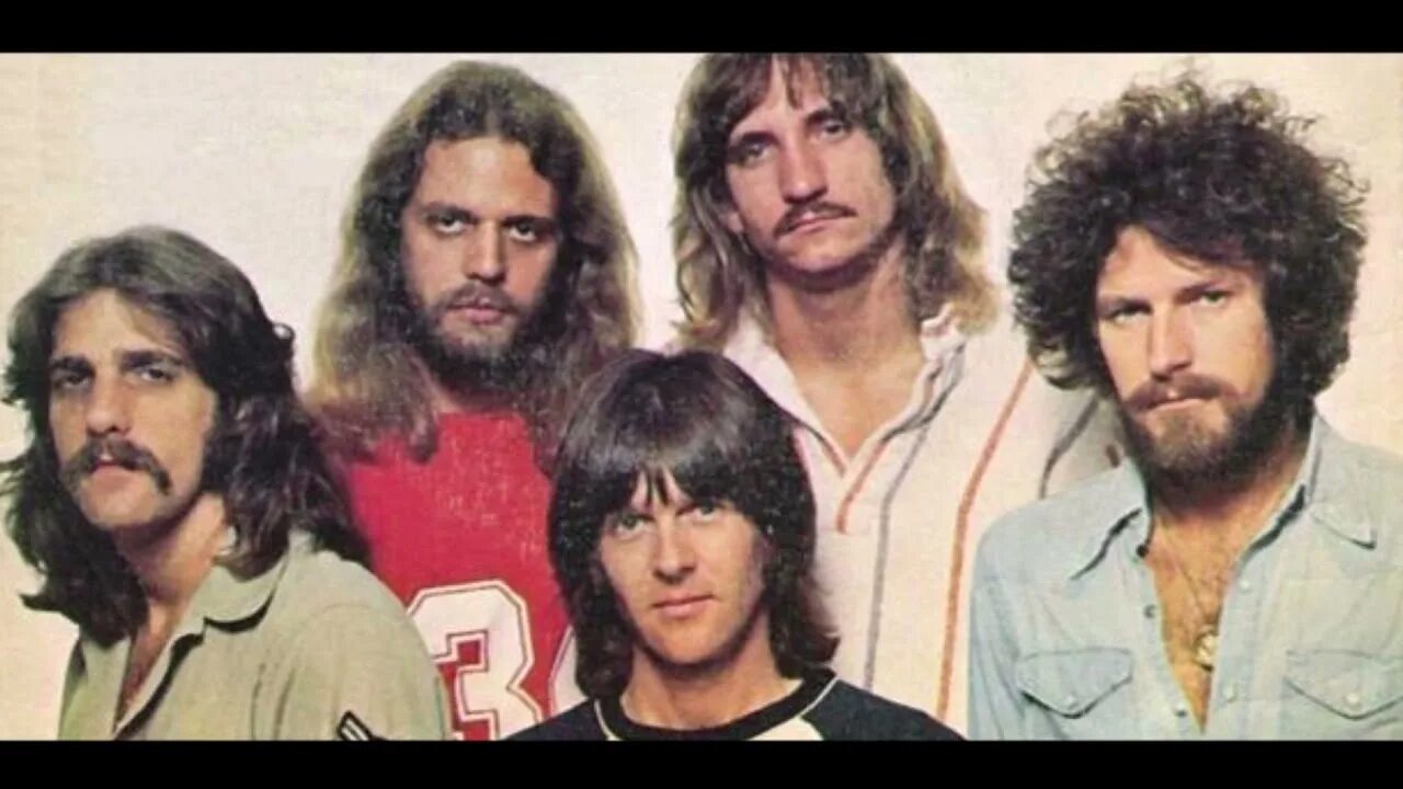 Eagles kid in town. Eagles kid in town. Рок группа иглс. The eagles 1976 hotel. «new kid in town» обложка.