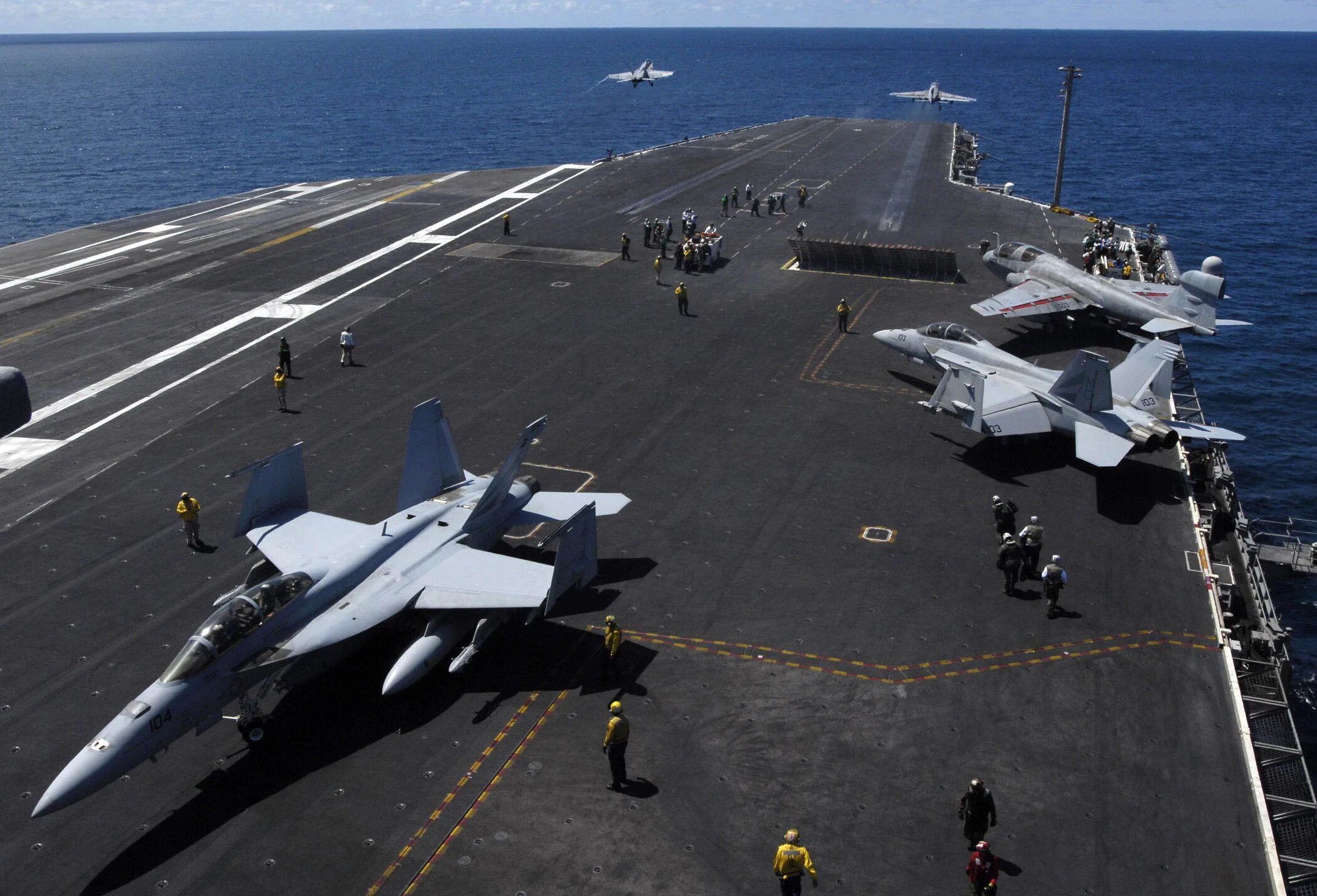 F 18 19. USS John c. Stennis CVN-74. F/A-18e/f «супер Хорнет». F-18 на авианосце. F 18 Hornet.