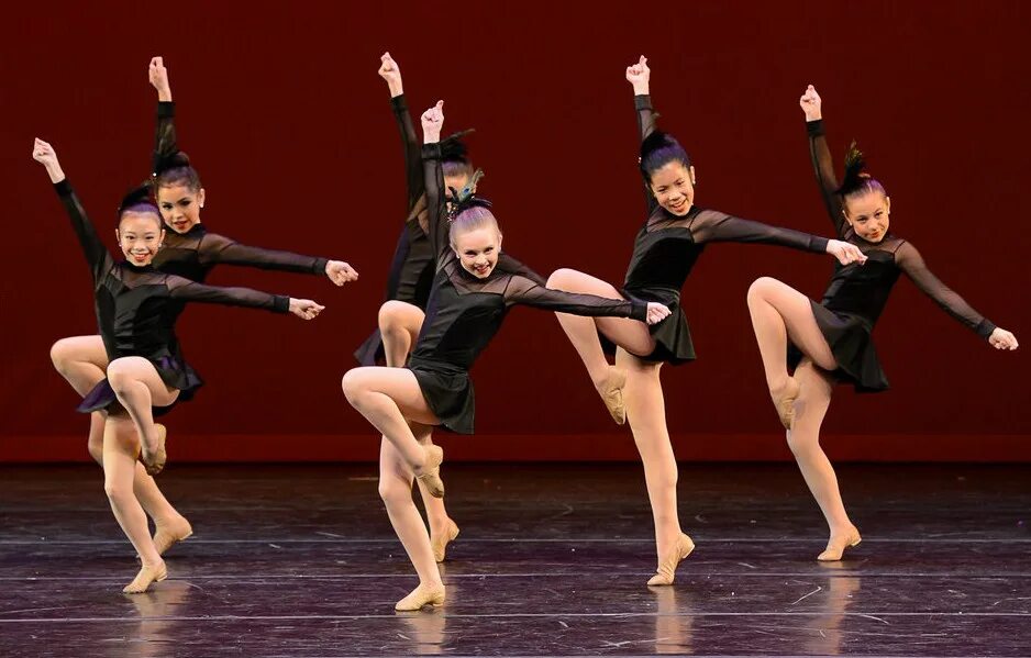 Классическая хореография балет. Хореографические названия движений у станка. Хореография комбинации. Джаз модерн омск. Уок хореографии вшколе.