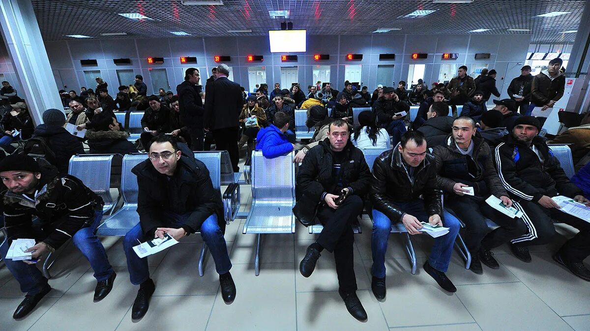 Центр трудовых мигрантов. Центр миграции в сахарово. Оформление мигрантов. Сахарова многофункциональный центр москве миграционный. Москва сахарова миграционный центр.