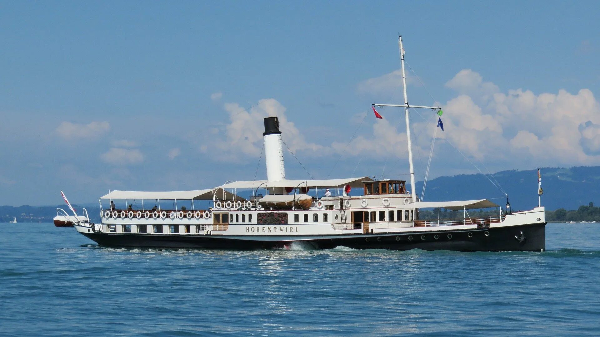 Колесный пароход Paddle Steamer. Пароход Анапа. Пароход с гребным колесом. Пароход Македония. Пор на пароходе