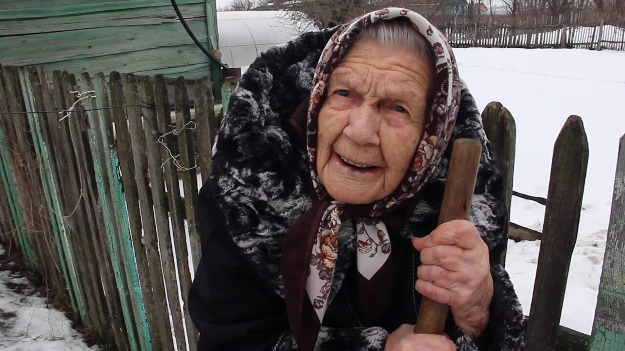 Видео бабка. Бабка поет. Мордовская бабушка. Мордовские бабки.